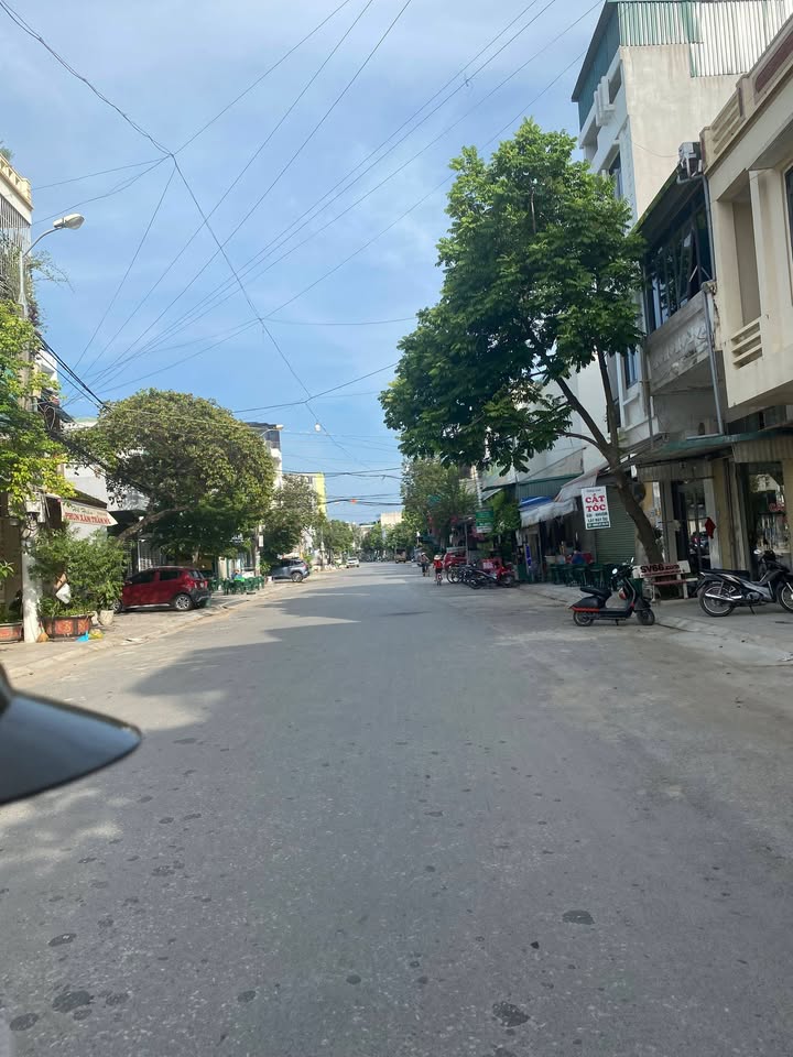 Nhà mặt đường Trần Bình Trọng, Quảng Hưng 44m² giá 3.1 tỷ - Ô tô tránh, sổ đỏ chính chủ!