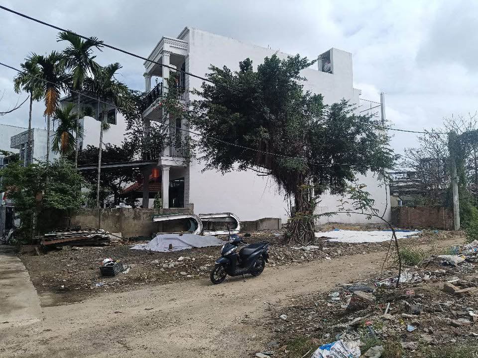 Đất lô góc 2 mặt tiền Hoàng Thị Loan 115m² giá 6.3 tỷ - Đầu tư sinh lời hấp dẫn!