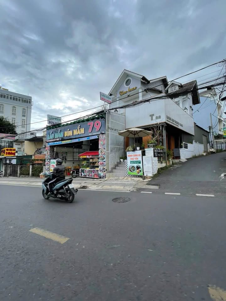 Bán gấp FrontHouse Hai Bà Trưng Phường 6 Đà Lạt 180m² - Vị trí kinh doanh đắc địa!