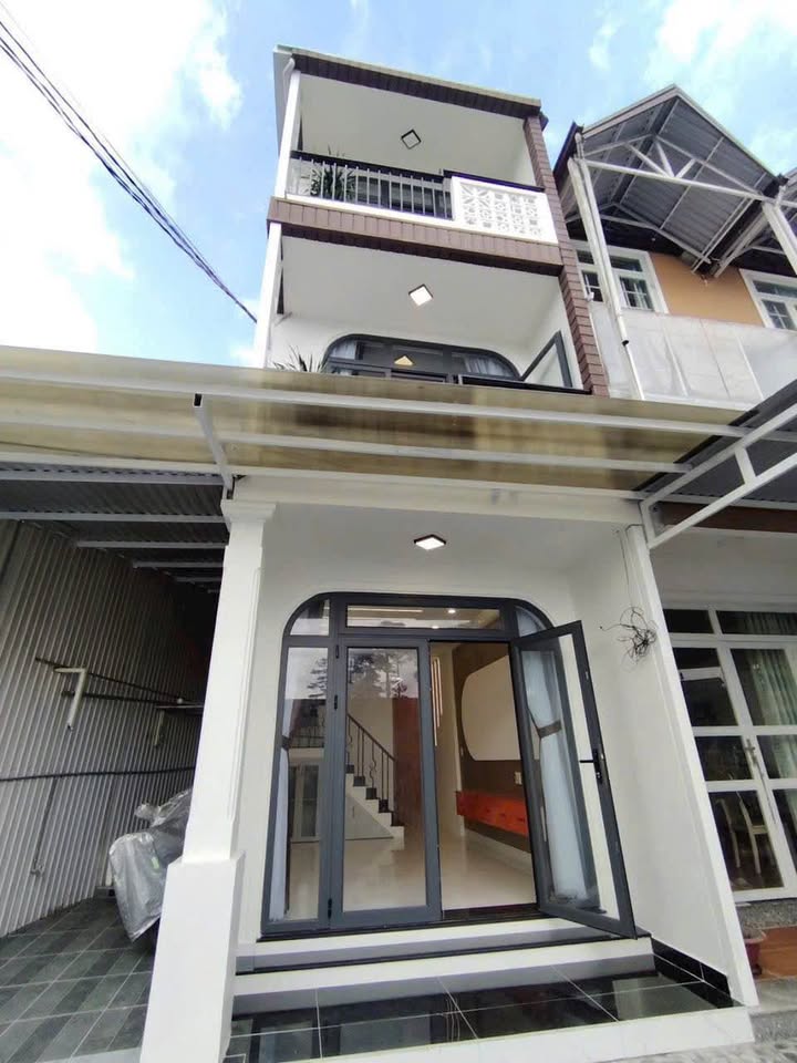 Nhà phố mới đường Hà Huy Tập, Đà Lạt 42m² giá 3.35 tỷ - Thương lượng tốt!