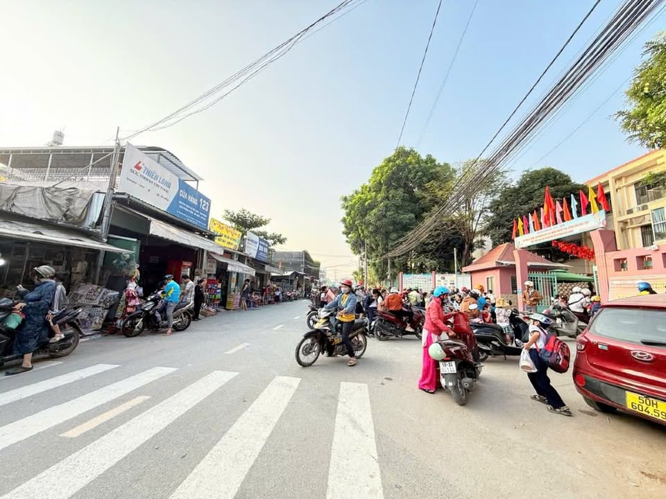 Dãy nhà trọ mặt tiền Đường số 3 Lò Lu, Quận 9, 80m² - Đầu tư sinh lời!