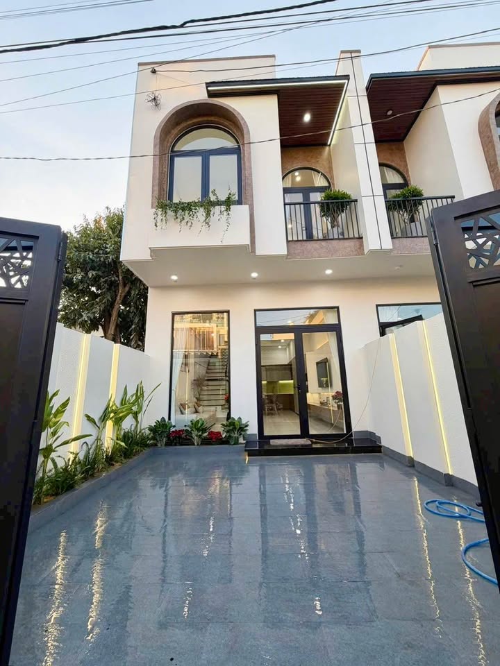 Nhà mới 100% full nội thất tại Thôn 6, Buôn Ma Thuột - Giá chỉ 3.99 tỷ!