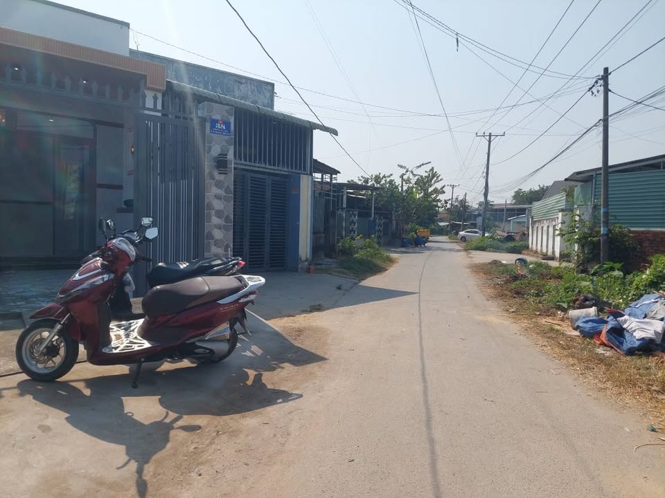 Nhà phố Tân Thạnh Đông, Củ Chi 93m² giá 2.6 tỷ - Nhà mới đẹp vào ở ngay!