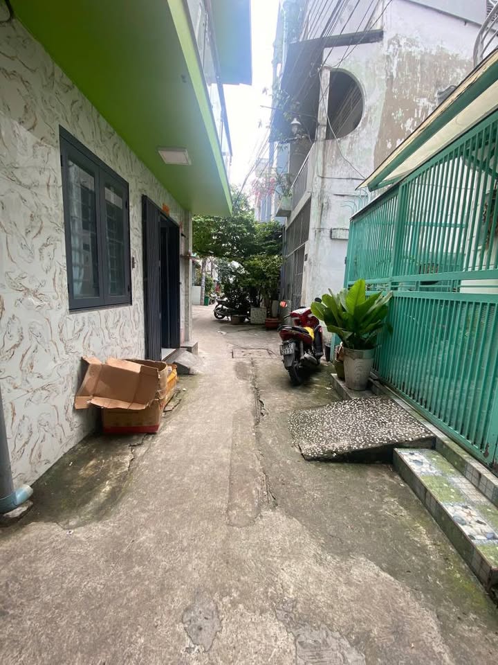 Nhà 2 tầng Trần Hưng Đạo, Quận 5, 12m² giá 3.28 tỷ - Chính chủ bán gấp!