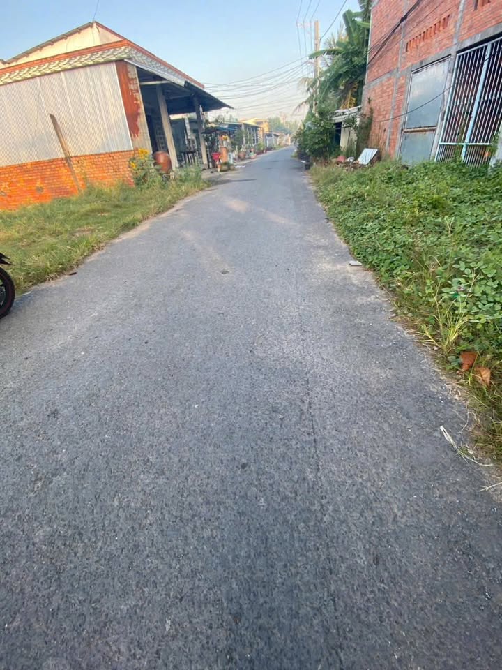 Đất sản xuất kinh doanh tại khu nhà ở Hoàng Hảo, Vĩnh Long 2369m² - Vị trí đắc địa, giá tốt!