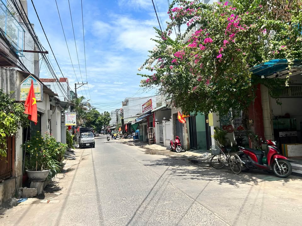 Nhà mặt tiền Trần Quang Khải, Tuy Hòa 80m² giá 2.6 tỷ - Sẵn sàng giao dịch nhanh!