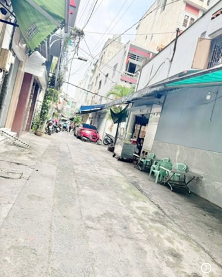 Nhà 2 tầng Quận 10 36m² giá 8.4 tỷ - Tiện ích đầy đủ, ô tô vào tận nhà!