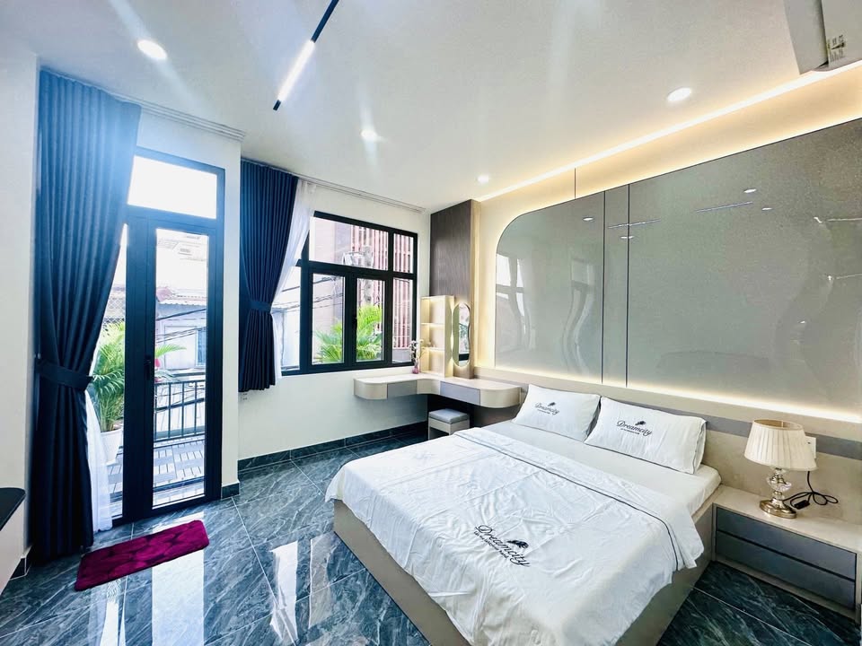 Nhà 3 tầng Phạm Văn Bạch 54m² giá 8.68 tỷ - Hẻm xe hơi thông thoáng