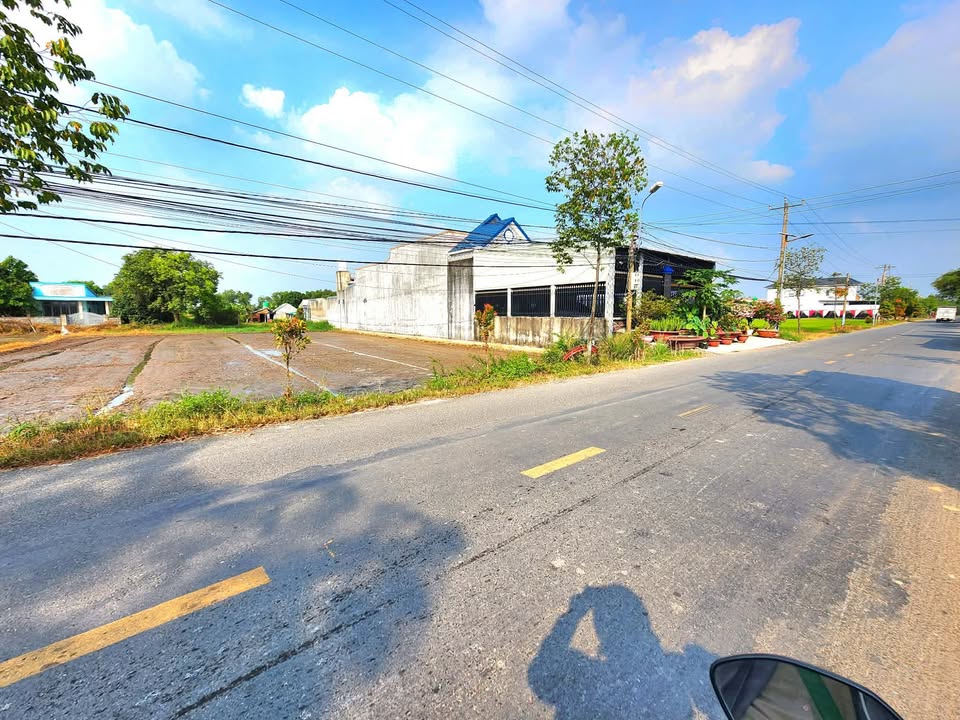 Đất nền đường Giồng Lớn, Đức Hòa, 1000m² giá 6.2 tỷ - Cơ hội đầu tư tuyệt vời!