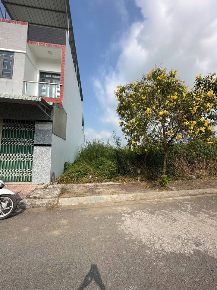 Đất nền KDC Long Hòa, 81m² giá 1.55 tỷ - Vị trí đắc địa gần chợ và trường học!