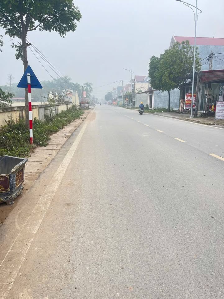 Đất nền kinh doanh Thôn Đông Nứa, Bắc Ninh 120m² giá 3,xx tỷ - Mặt tiền rộng, đông dân cư!