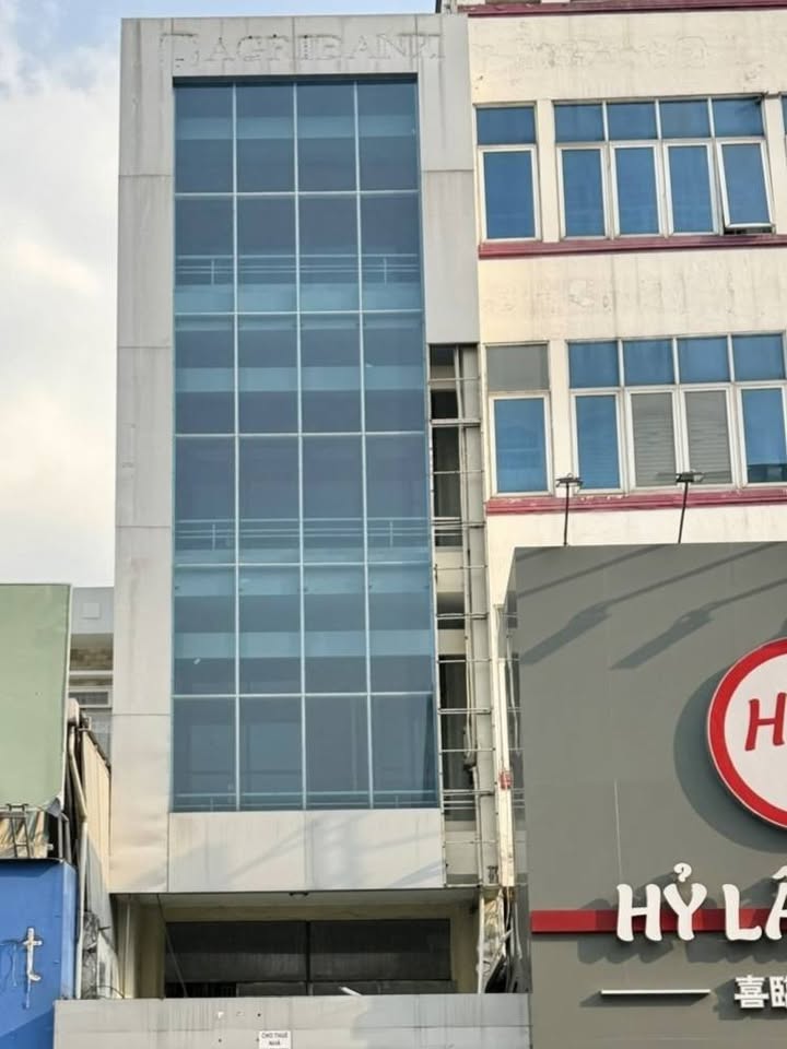 Nhà mặt tiền Hoàng Văn Thụ, Tân Bình 111m² giá 32 tỷ - Kinh doanh đa ngành sầm uất!