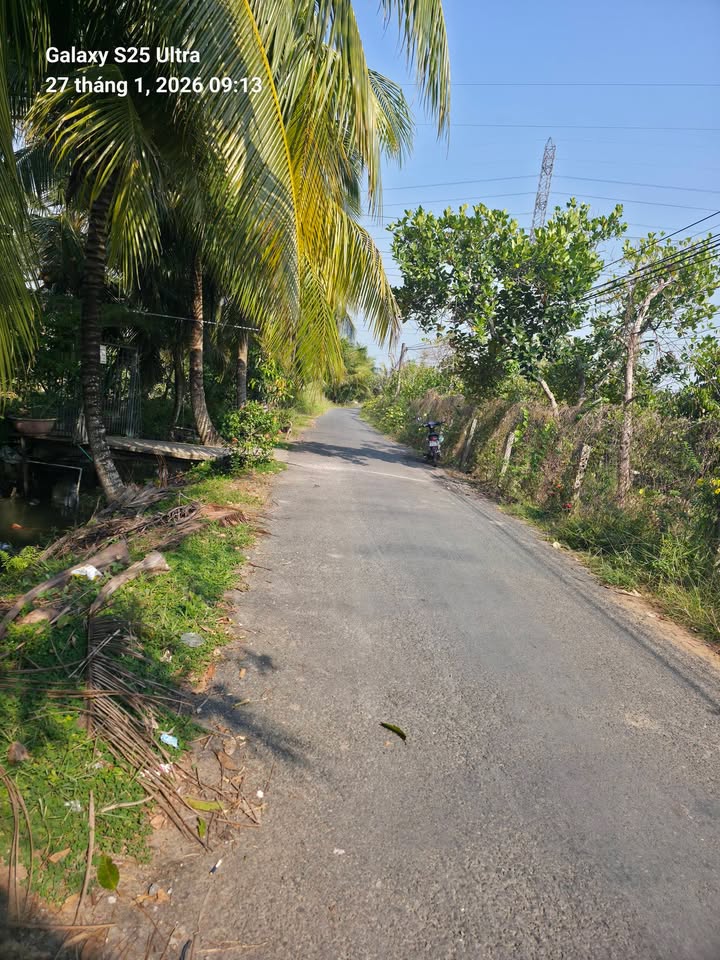 Nhà cấp 4 mặt tiền kênh tại Ấp Thanh Sơn, 450m² chỉ 2 tỷ - Cơ hội đầu tư tuyệt vời!