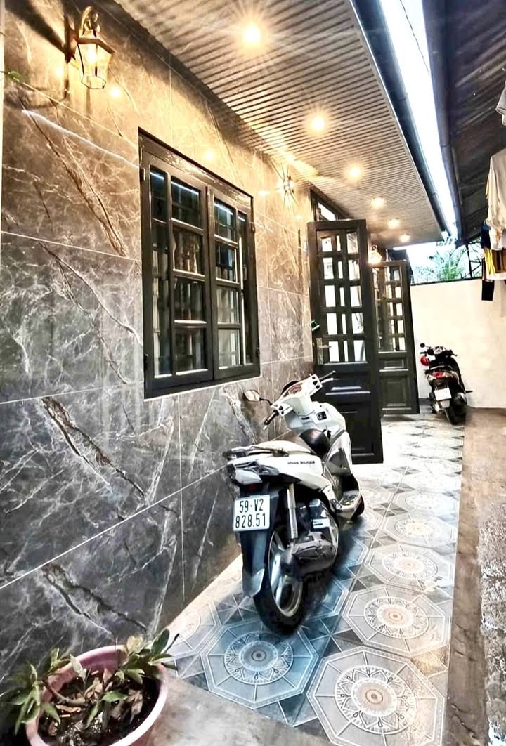 Nhà phố hiện đại tại Thới Tam Thôn 64m² giá 1.98 tỷ - Thiết kế sang trọng, tiện nghi đầy đủ!