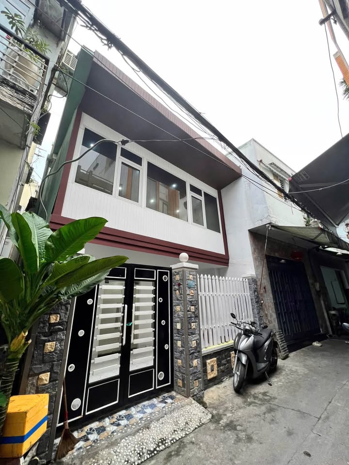 Nhà phố chính chủ Đà Nẵng 100m² giá 5.4 tỷ - Khu vực sầm uất, tiện nghi!