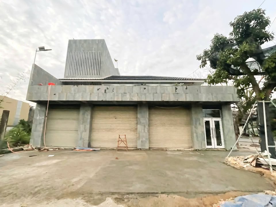 Cho thuê kho xưởng mặt tiền Võ Văn Kiệt - 320m² giá 30 triệu/tháng - Không ngập lụt, xe lớn ra vào thoải mái!