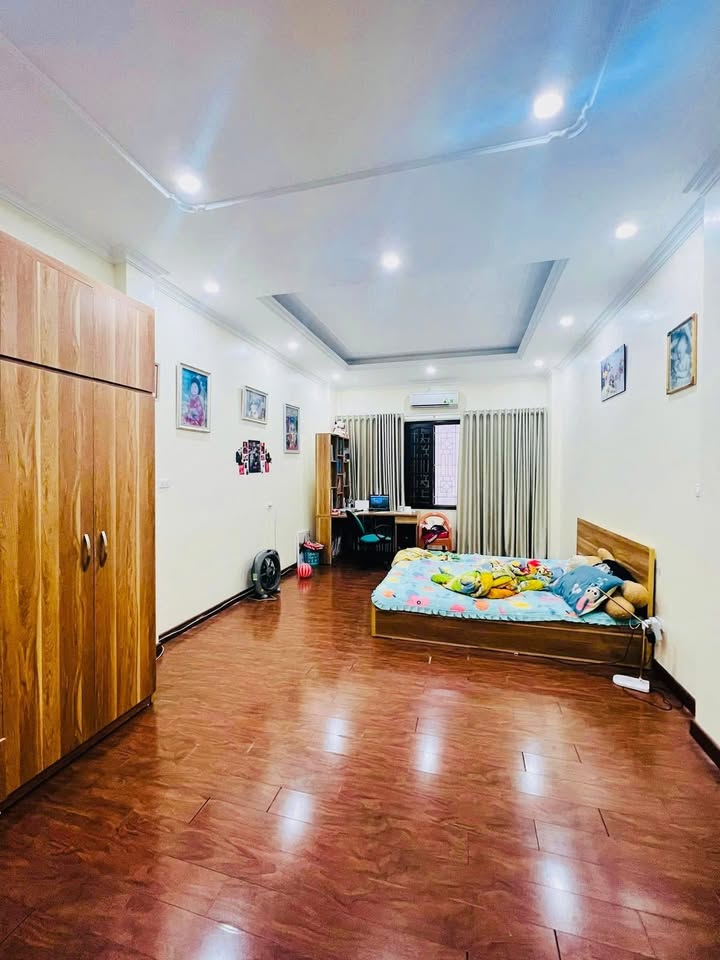 Nhà riêng Hoàng Hoa Thám, Ba Đình 64m² giá 16 tỷ - Vị trí đắc địa, chỉ vài bước ra ô tô!