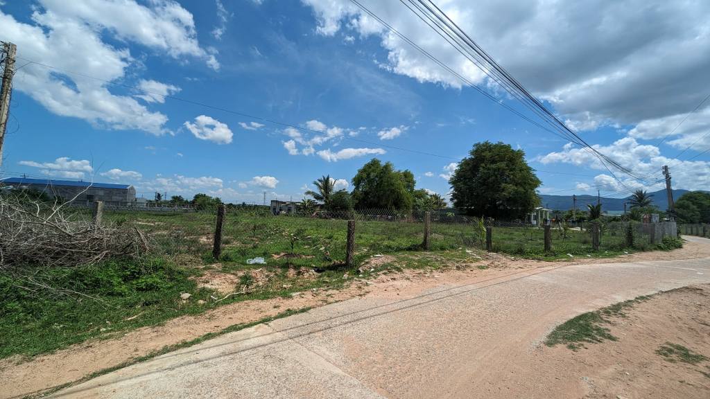 Đất vườn Hàm Phú 2.600m² giá 1.2 tỷ - Sinh thái xanh