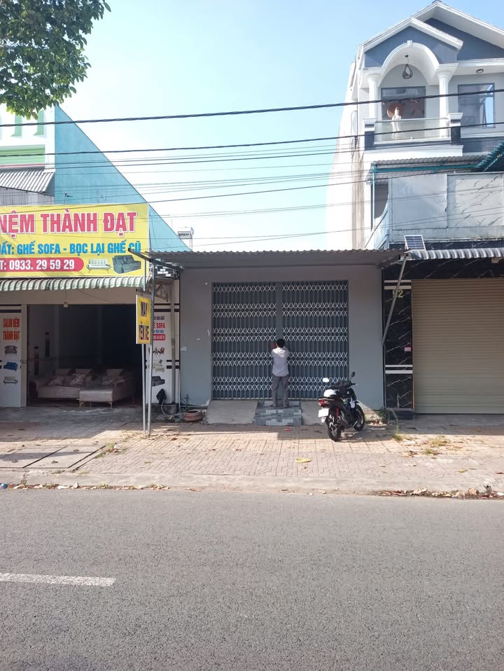 Nhà cấp 4 mặt tiền đường Hùng Vương, 117,5m², giá 2.4 tỷ - Kinh doanh ngay lập tức!