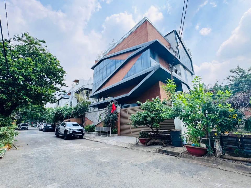 Đất biệt thự 180m² Thủ Đức giá 23.5 tỷ - Vị trí tuyệt đẹp bên sông