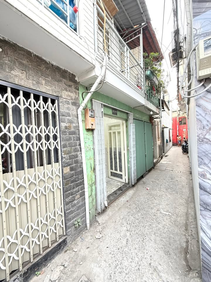 Nhà 2 lầu tại 205/8Q Huỳnh Tấn Phát, Quận 7, 13.8m² - Chính chủ bán gấp!