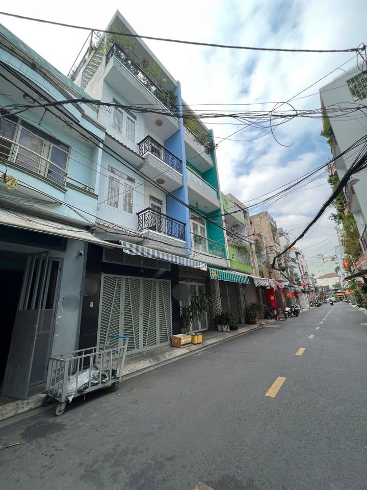 FrontHouse Lạc Long Quân 46m² giá 6.6 tỷ - Cần bán gấp trước Tết!