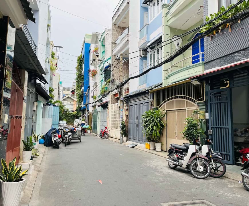 Nhà phố Lạc Long Quân, Tân Bình, 42m² giá 6.4 tỷ - Đầu tư sinh lời ngay!