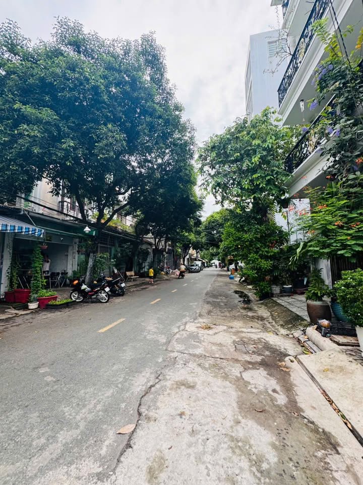 Nhà phố Lạc Long Quân 48m² giá 6.99 tỷ - Chính chủ bán gấp!