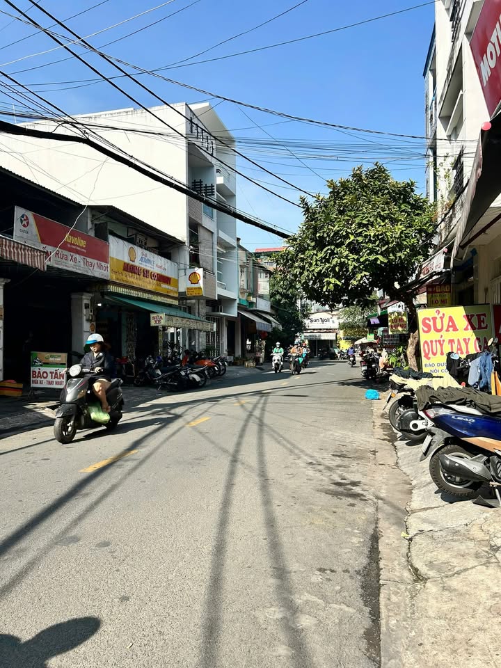 Nhà phố Hòa Bình, Quận 10, 60m² giá 5 tỷ - Sổ hồng vuông vức, pháp lý chuẩn!