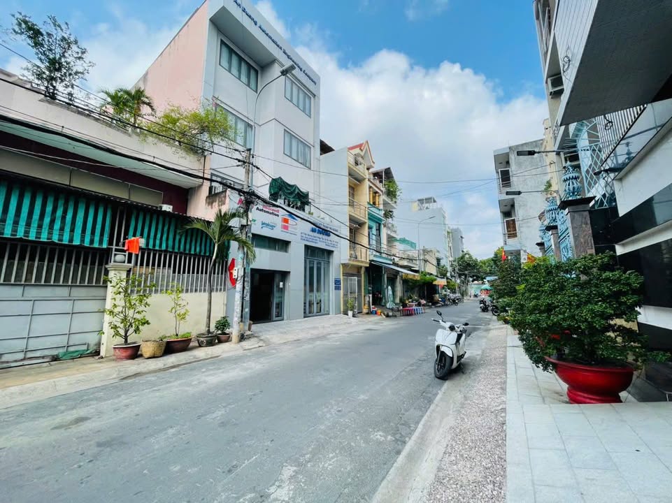 Nhà phố Tô Hiệu Quận 11, 55.9m² giá 5.8 tỷ - Vị trí đẹp, gần CV Đầm Sen!