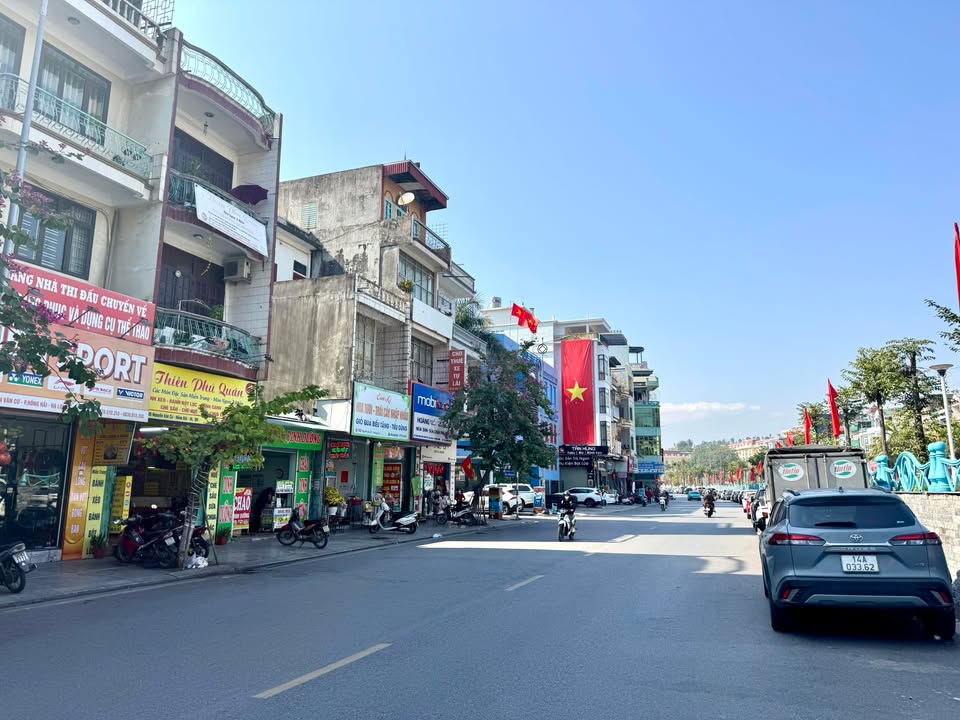 Nhà FrontHouse 3 tầng mặt đường Hồng Hải, Hạ Long 63m² giá 14 tỷ - Kinh doanh ổn định!