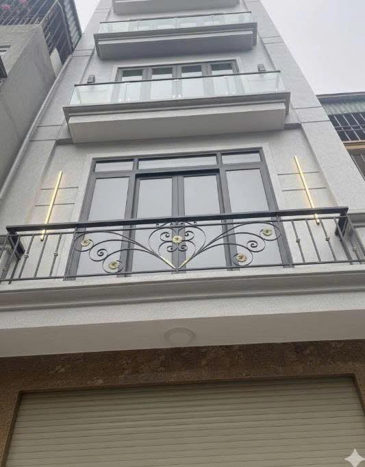 Nhà phố Di Trạch Hoài Đức 35m² giá 5 tỷ - Nhiều phòng ngủ, ô tô vào tận nơi!