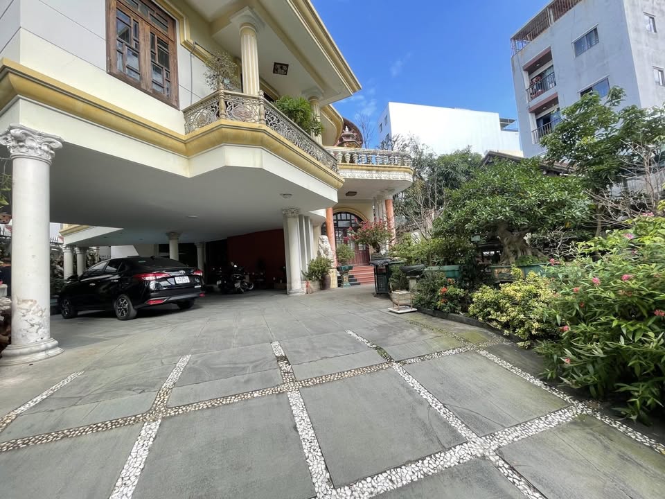 Biệt thự gần biển Mỹ Khê 643m² giá 67.5 tỷ - Cơ hội đầu tư tuyệt vời!