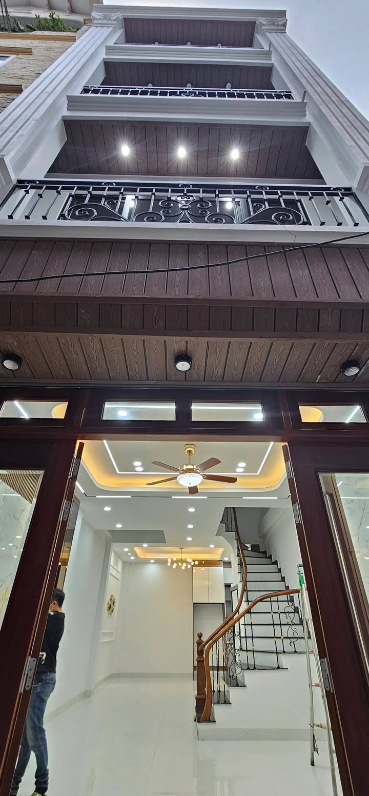 Nhà mới Ngũ Hiệp 52m² giá 8 tỷ - Full nội thất lung linh!