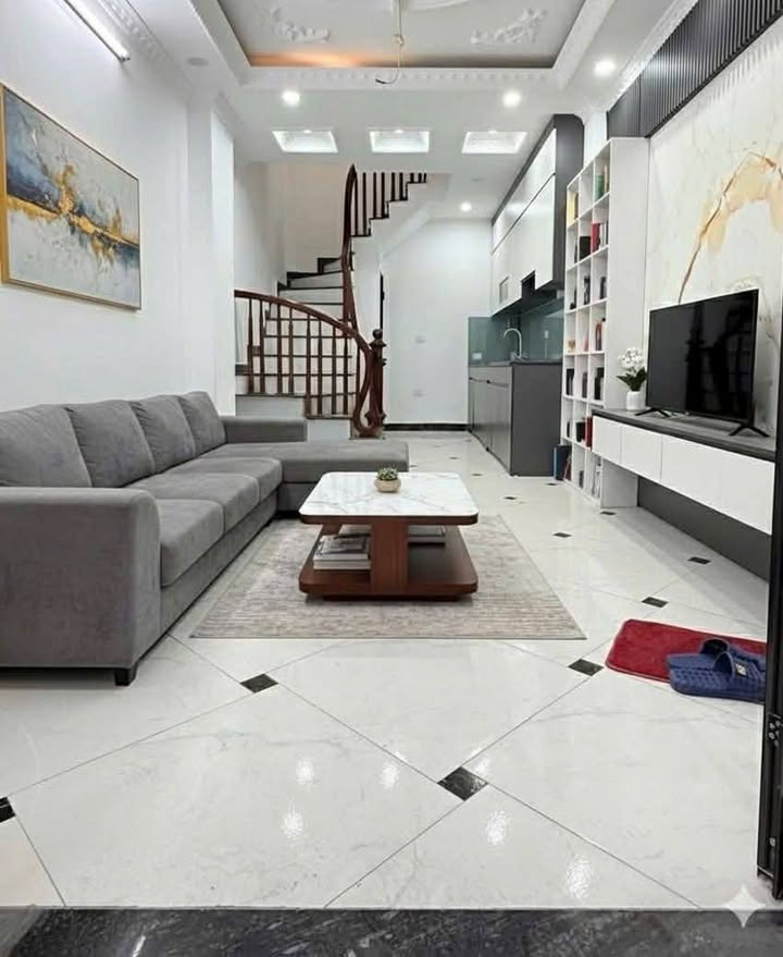 Nhà đẹp Ngọc Hồi 35m² giá 5 tỷ - Sổ đỏ chính chủ, gần ô tô