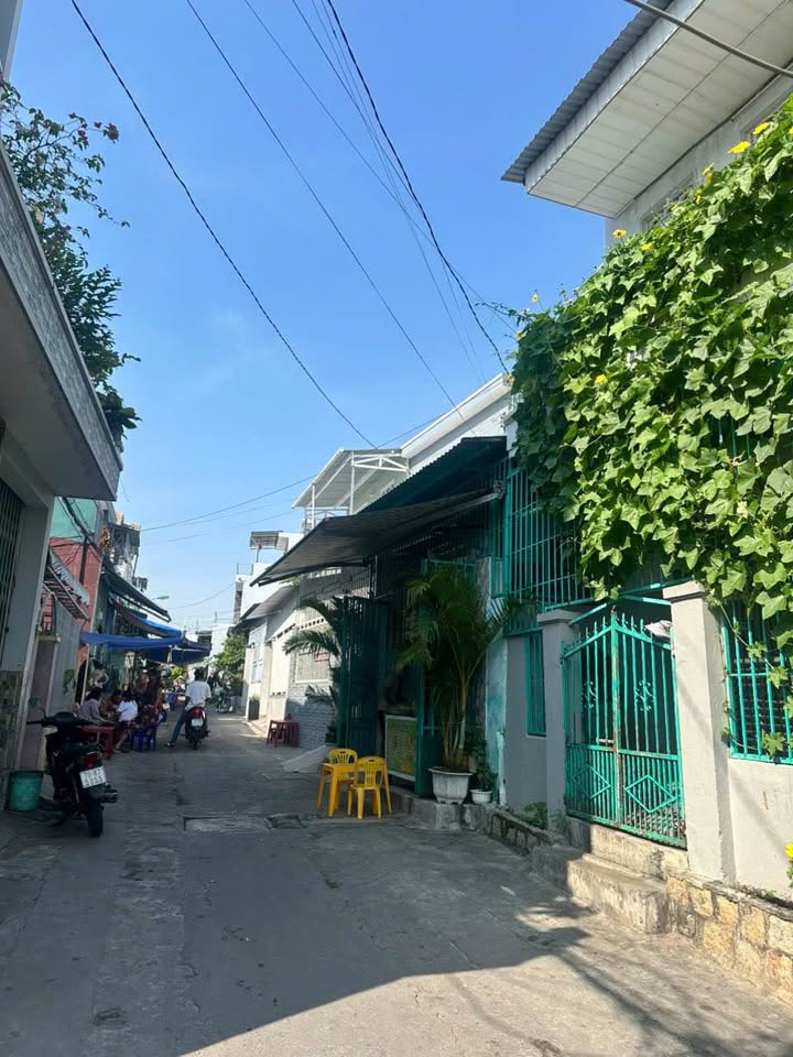 Nhà phố Nha Trang 33m² giá 1.49 tỷ - Vị trí gần biển, tiện nghi đầy đủ!