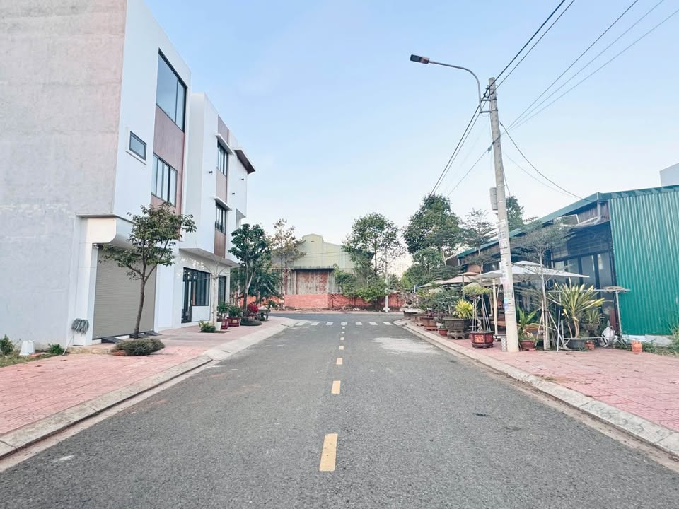 Đất nền đấu giá Nguyễn Hồng Ưng - Buôn Ma Thuột 117m² giá 6.85 tỷ - Vị trí đắc địa, tiềm năng phát triển!