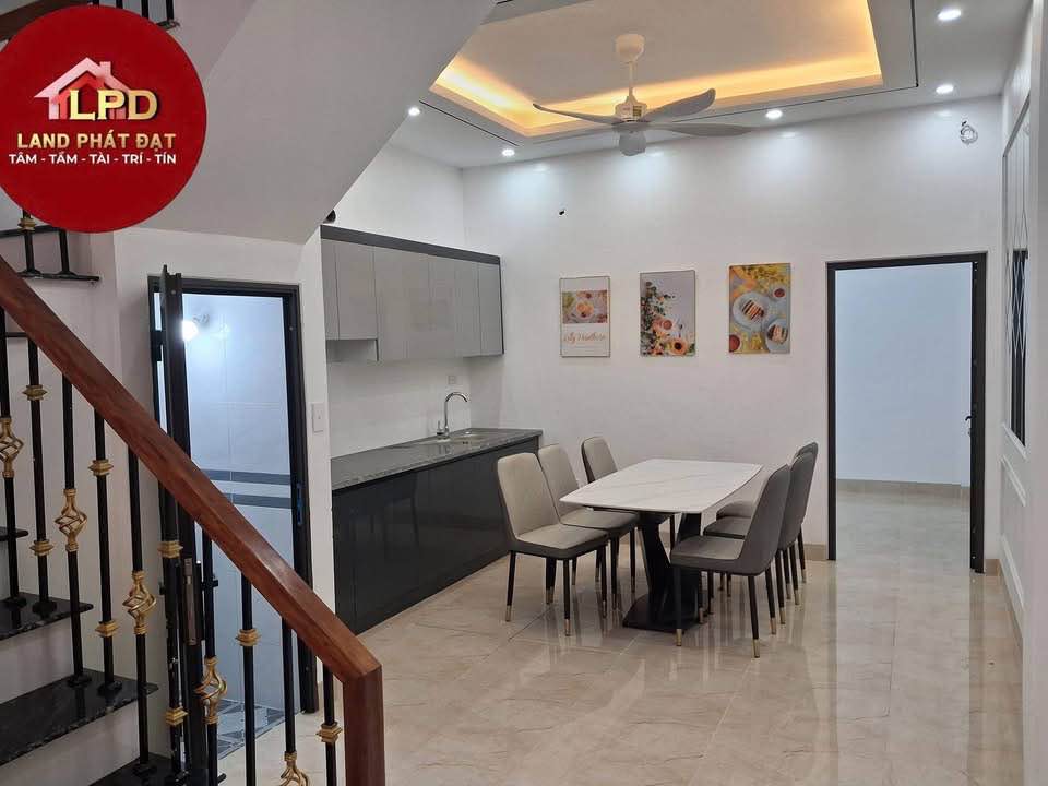 Nhà riêng 3 tầng tại ngõ 2 Nam Bình 74m² giá tốt - Ô tô vào sân!