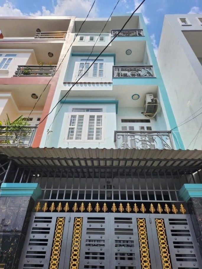 Nhà riêng hẻm xe hơi đường Cách Mạng Tháng 8, 120m² giá 9 tỷ - Chính chủ giảm giá mạnh!