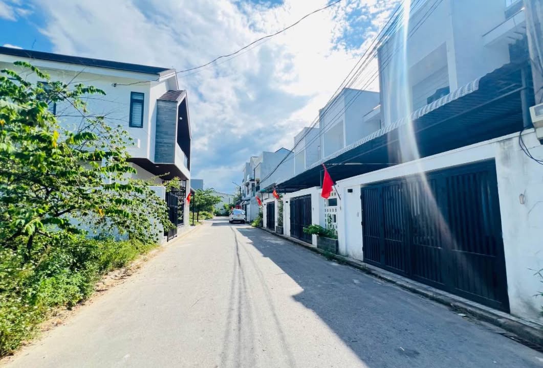 Nhà mặt tiền 2 tầng Phường Kim Long, Huế 100m² giá 3 tỷ - Thiết kế hiện đại, phong thủy tốt!