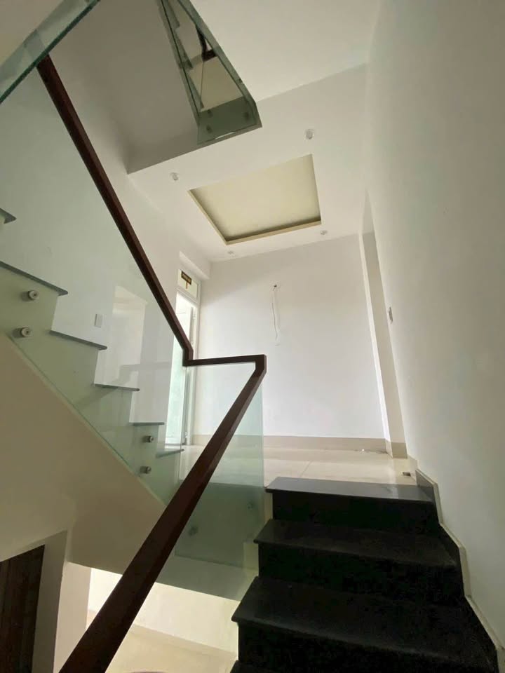 FrontHouse Hoàng Quốc Việt 126m² giá 14 tỷ - Hàng hiếm mặt tiền kinh doanh!