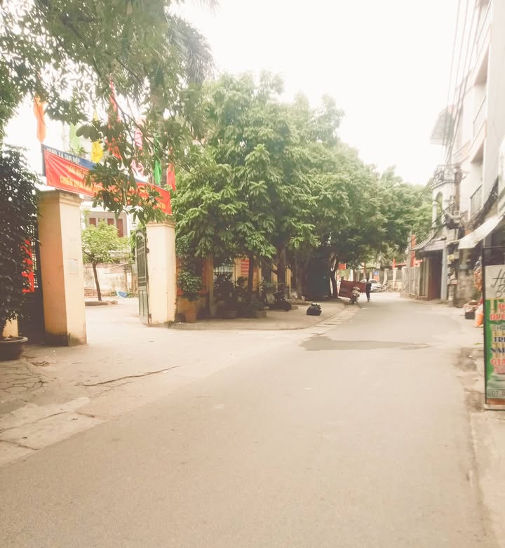 Nhà phố Tam Hiệp, 65m², giá 8 tỷ - Vị trí đẹp, tiện ích đầy đủ!