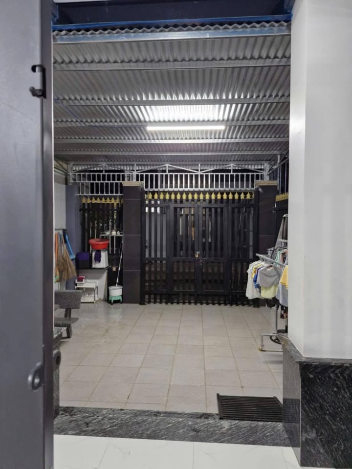 Nhà phố Long Khánh 135m² giá 2.5 tỷ - Sổ hồng chính chủ, cần bán gấp!