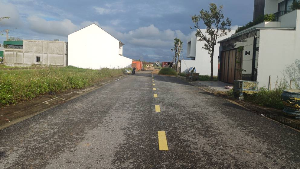 Đất nền Thạch Hưng, Hà Tĩnh 160m² giá 3.8 tỷ - Vị trí đẹp, giao thông thuận lợi!