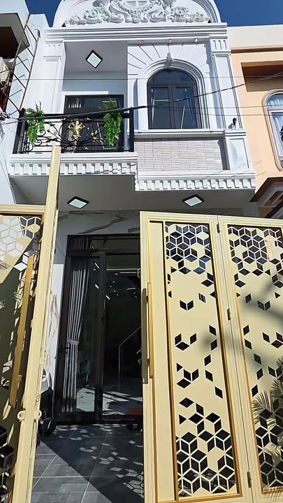 Nhà mặt tiền Tô Vĩnh Diện, Quận Ninh Kiều 50m² giá 3.25 tỷ - Sân đậu xe thuận tiện!