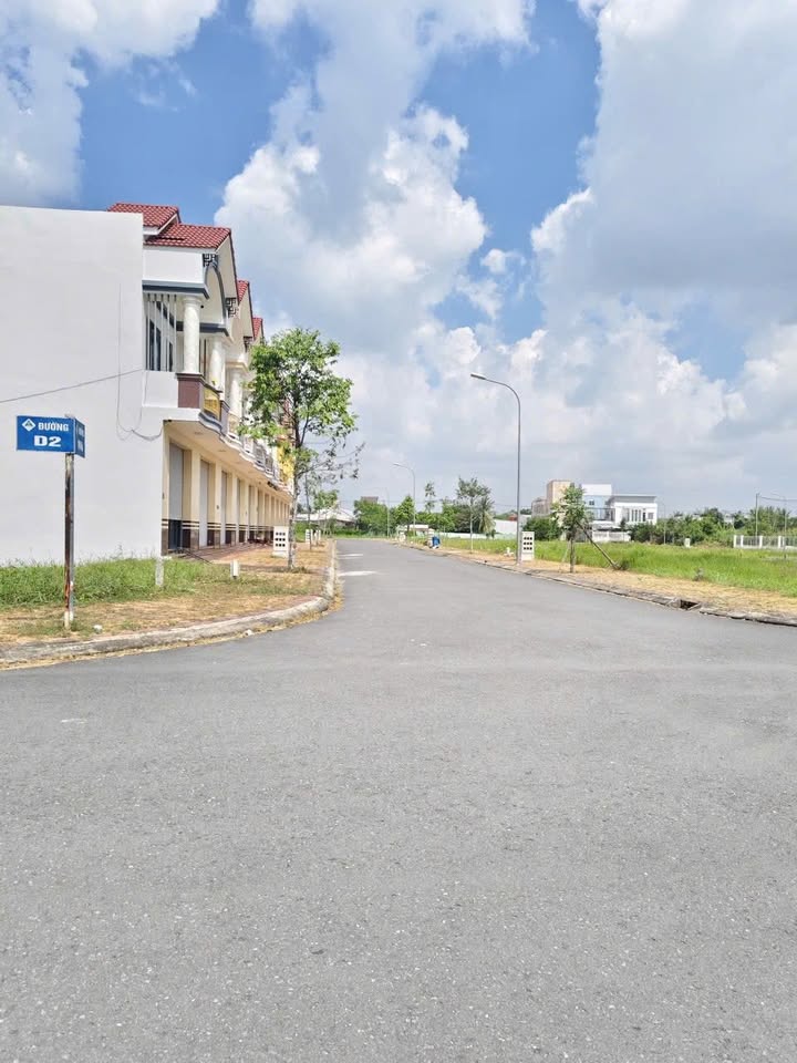 Nhà 2 tầng KDC Hồng Phát Thị Trấn Mỹ Xuyên 90m² giá 2.9 tỷ - Sẵn sàng vào ở ngay!