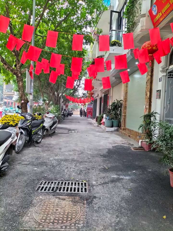 Nhà 5 tầng Nguyễn Văn Trỗi 44m² giá 19 tỷ - Thiết kế hiện đại, thang máy