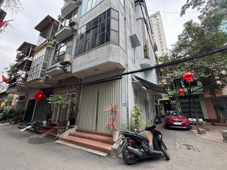 Nhà lô góc Văn Quán 40m² giá thỏa thuận - Chính chủ bán gấp!