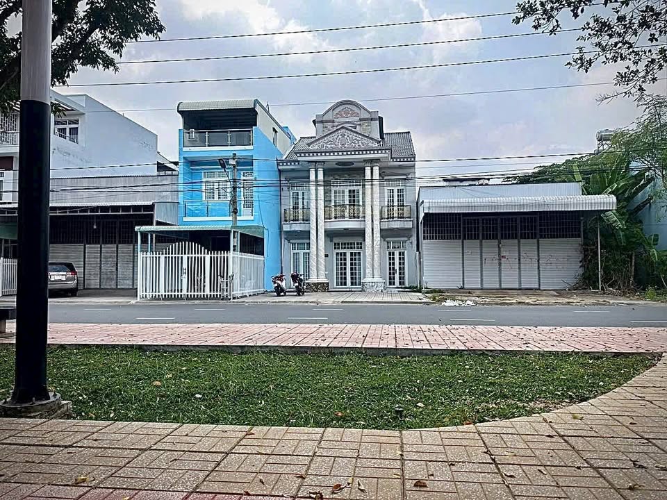 Nhà mặt tiền Thục Phán, Long Xuyên 148,6m² giá 5 tỷ - Vị trí đắc địa, thuận tiện!