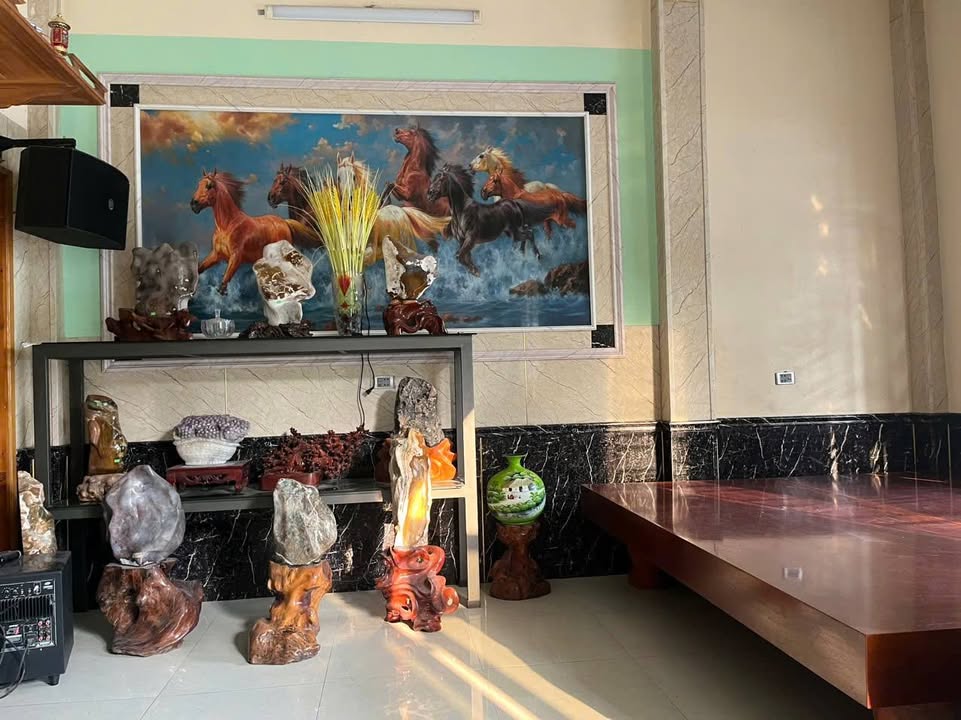 Nhà mặt tiền kinh doanh Đông Tiến, 265m² giá 3.3 tỷ - Tiềm năng sinh lời cao!